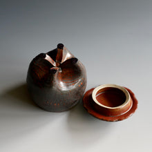 Lidded tea cup