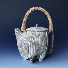 Tea pot