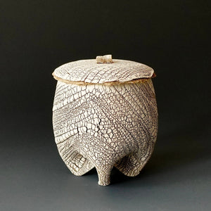 Lidded tea cup
