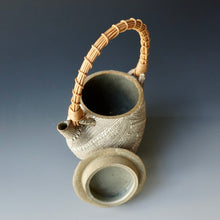 Tea pot