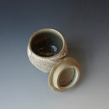 Lidded tea cup