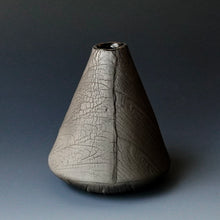 Round bud vase