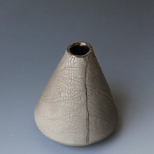 Round bud vase