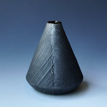 Round bud vase
