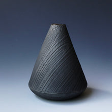 Round bud vase