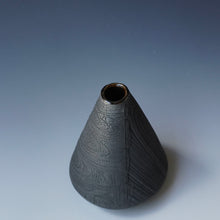 Round bud vase