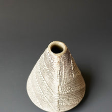 Round bud Vase