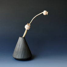 Round bud vase