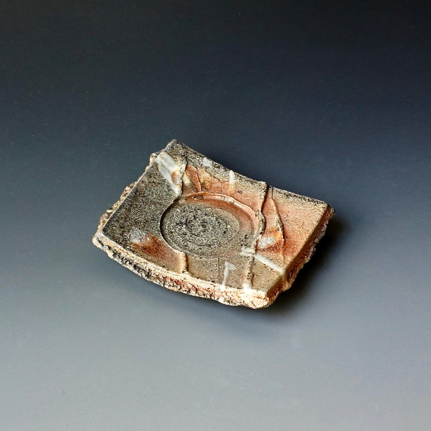 Small plate/ tea saucer