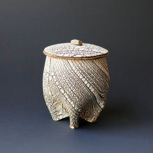 Lidded tea cup