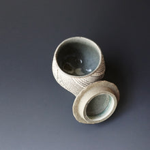 Lidded tea cup