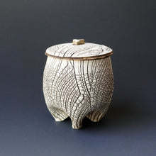 Lidded tea cup