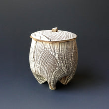 Lidded tea cup