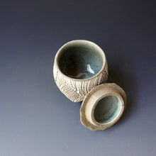 Lidded tea cup