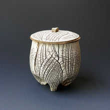 Lidded tea cup