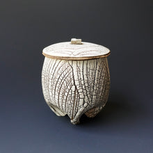 Lidded tea cup