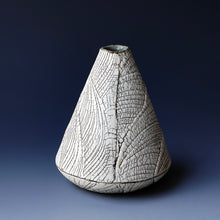Round bud Vase