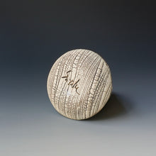 Round bud Vase