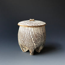 Lidded tea cup