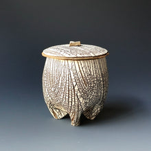 Lidded tea cup