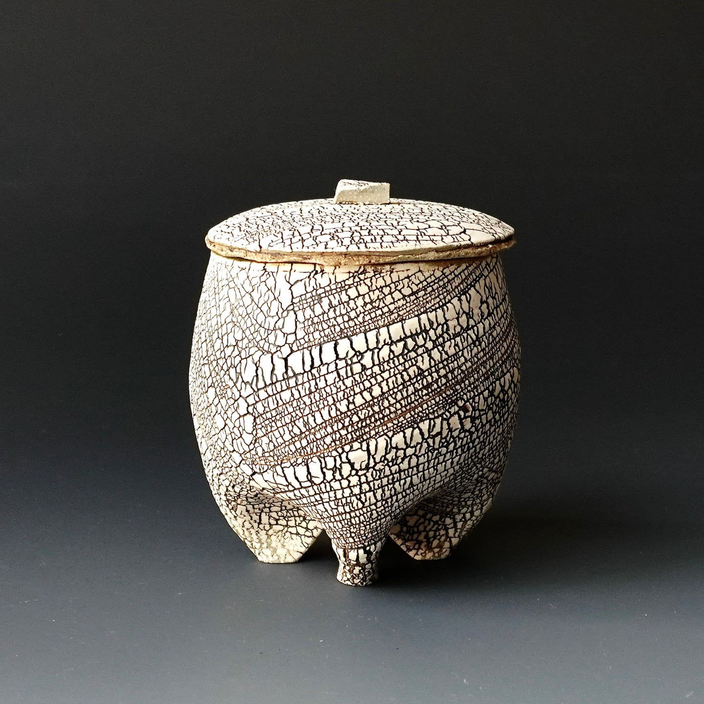 Lidded tea cup