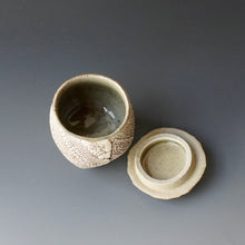 Lidded tea cup