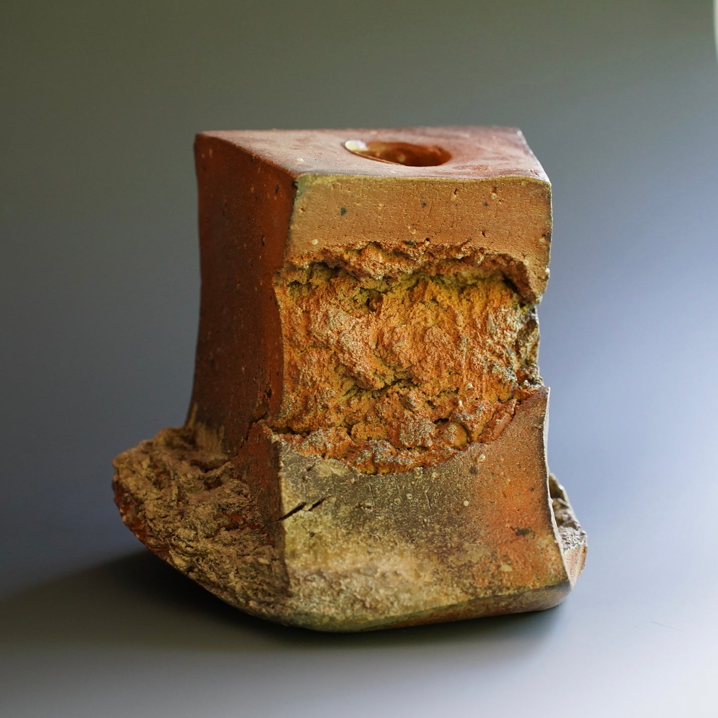 Sculpture/ vase
