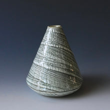 Round bud Vase