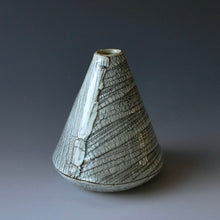 Round bud Vase