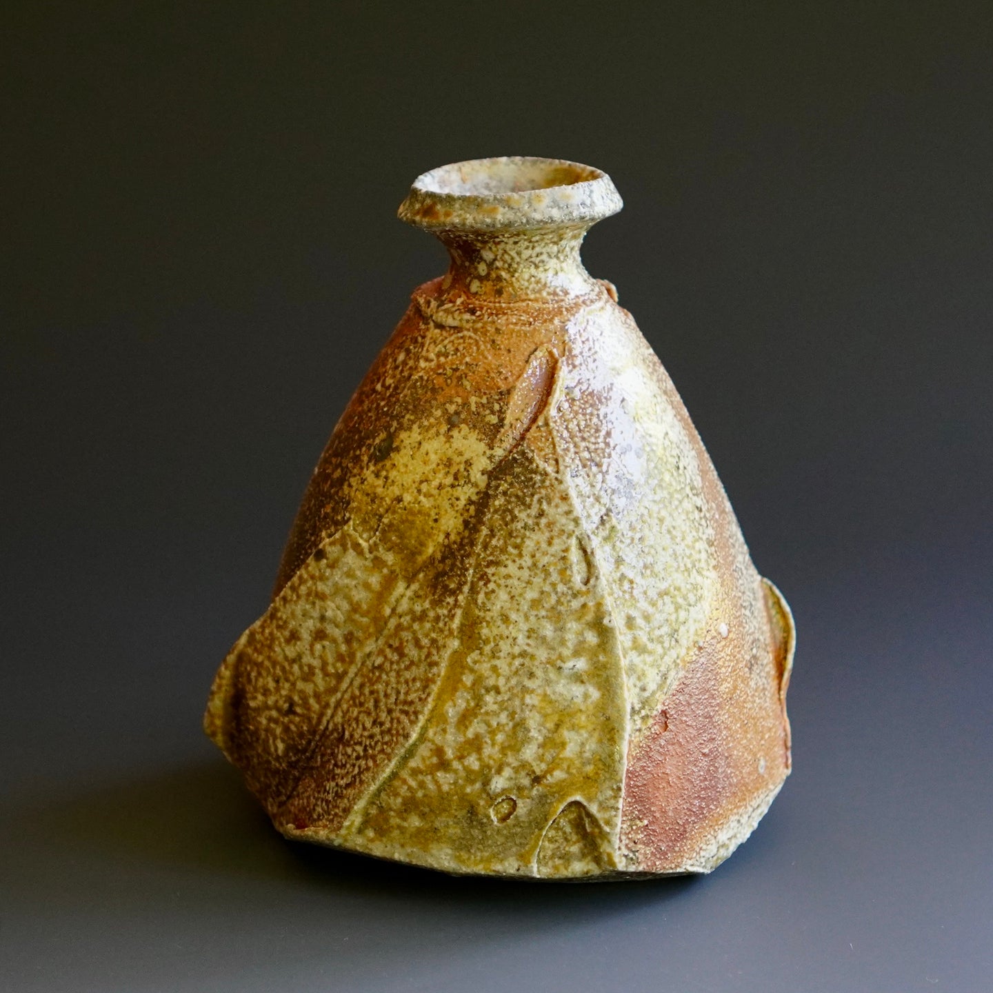 Tokkuri (sake server)/Bud vase