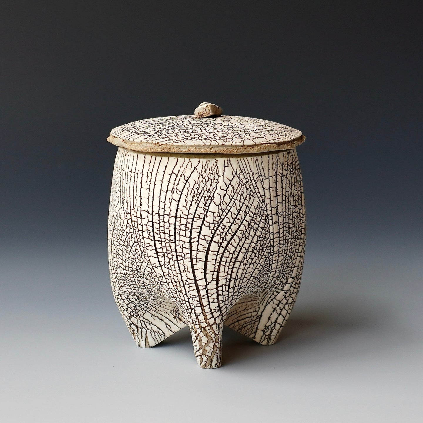 Lidded tea cup