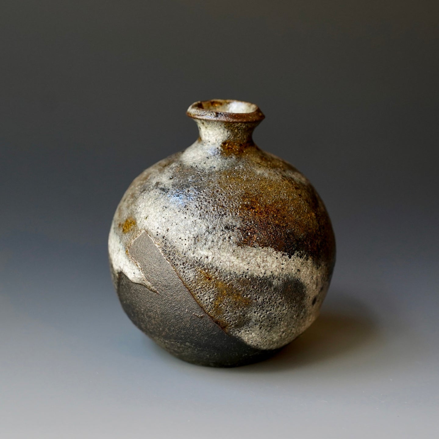Tokkuri (sake server)/Bud vase