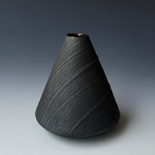 Round bud vase