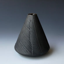 Round bud vase