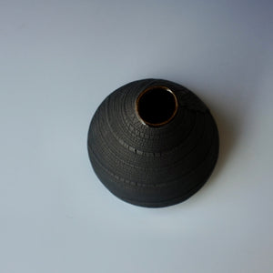 Round bud vase