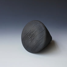 Round bud vase