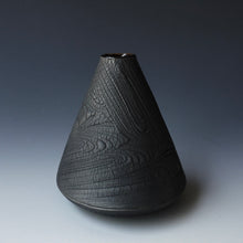 Round bud vase