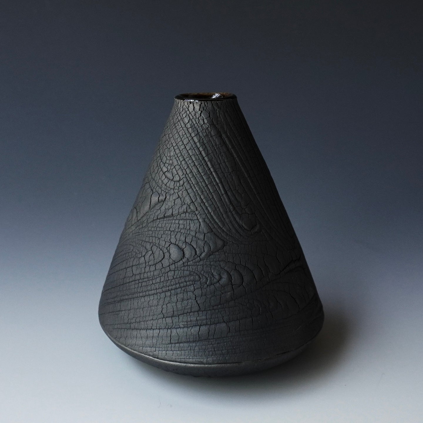 Round bud vase