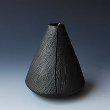 Round bud vase