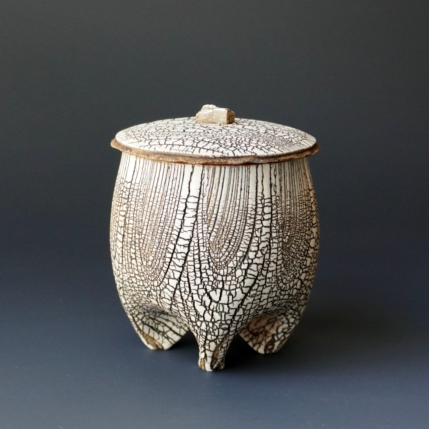 Lidded tea cup