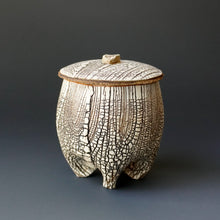 Lidded tea cup