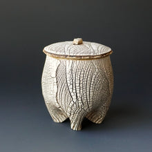 Lidded tea cup