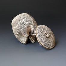 Lidded tea cup