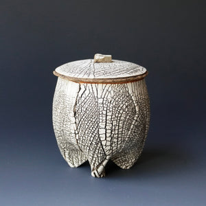Lidded tea cup