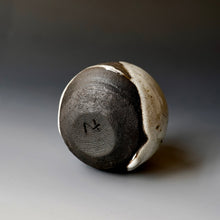 Tokkuri (sake server)/Bud vase